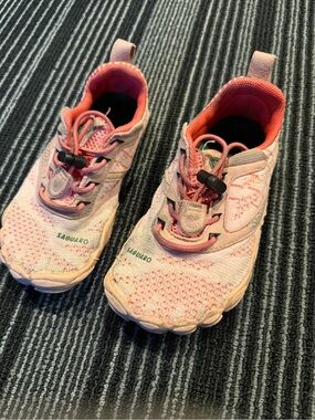 SAGUARO KIDS Pink barefoot sport shoes made in Spain Boutique shoe